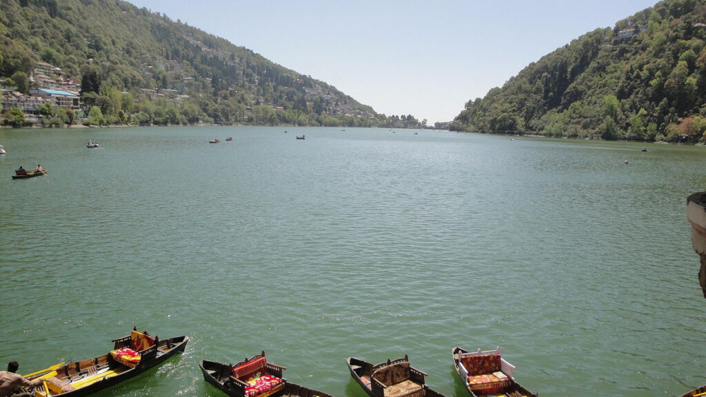 uttarakhand best places hill stations, like Nainital Lake.