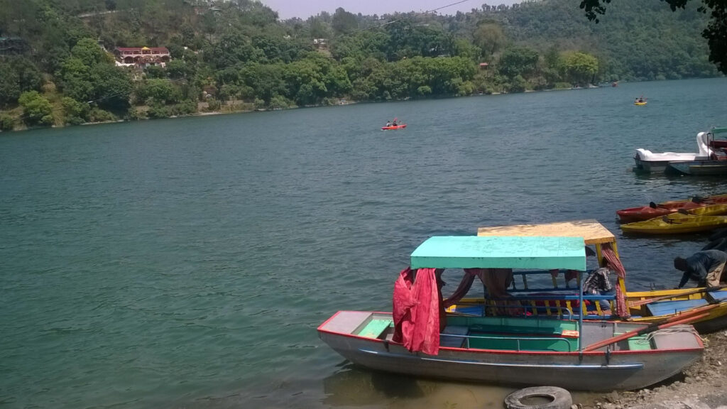 uttarakhand best places hill stations, like Nainital Lake.