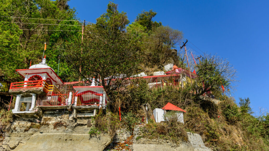 uttarakhand best places hill stations, like Nainital temple. 